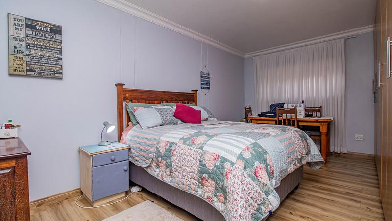 9 Bedroom Property for Sale in Outeniqua Strand Western Cape